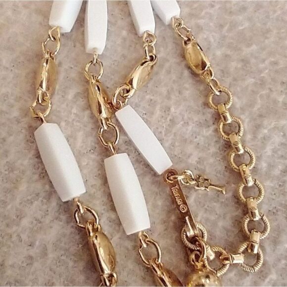 VINTAGE SIGNED CROWN TRIFARI GOLD TONE 24" NECKLACE Excellent Condition. - Picture 5 of 10